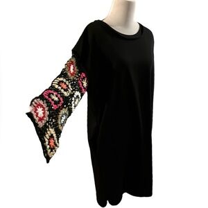 UMGEE FRENCH TERRY ROUND COLLAR LONG CROCHETED SLEEVES BLACK MULTI SIZE MEDIUM